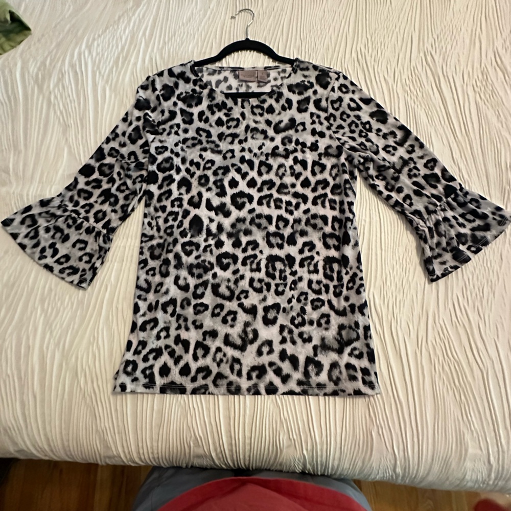Chico’s animal print pullover top with ruffled 3/4 length sleeves